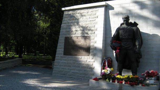 Бронзовый солдат в Таллине