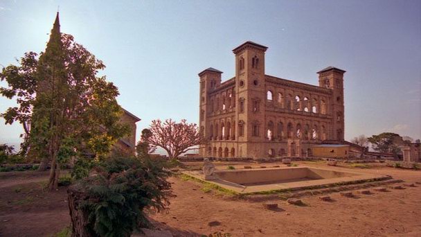 Королевский дворец Амбухиманга в Антананариво Королевский дворец Амбухиманга в Антананариво