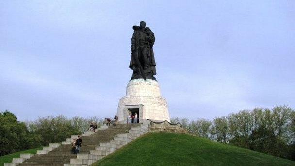 Монумент Воину-освободителю в Берлине