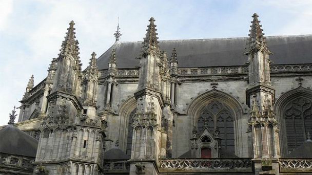 Собор Святых Петра и Павла в Долине Луары Собор Святых Петра и Павла в Долине Луары