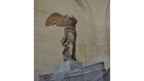 Статуя Ника Самофракийская в Париже