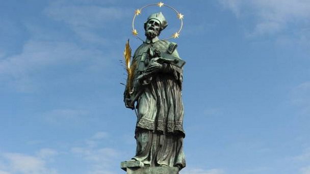 Памятник Яну Непомуцкому в Праге