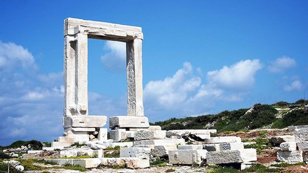 Мраморные ворота «Портара» на Наксосе