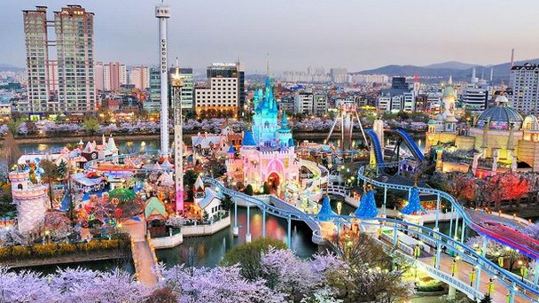 Развлекательный комплекс Lotte World в Сеуле Развлекательный комплекс Lotte World в Сеуле