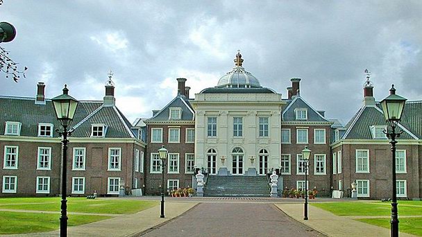 Резиденция королевской семьи Хейс-тен-Бос в Гааге