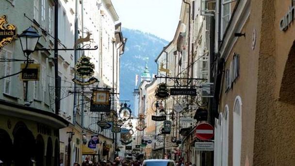 Улица Гетрайдегассе в Зальцбурге Улица Гетрайдегассе в Зальцбурге