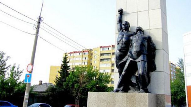 Памятник на братской могиле жертв гражданской войны в Тюмени