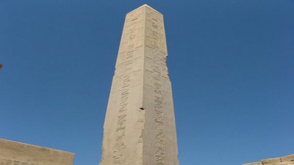 Обелиск Тутмоса I в Луксоре