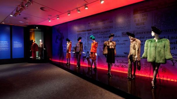 Экспозиция Ив Сен Лоран в Париже