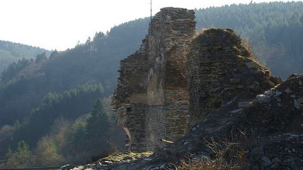 Замок Ной-Изенбург в Дюссельдорфе