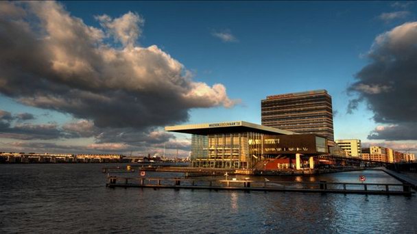 Дом Музыки в заливе Эй в Амстердаме