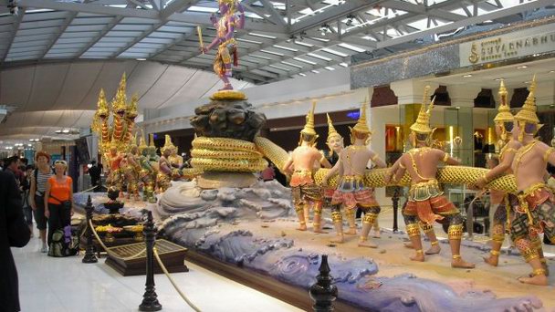 Аэропорт Суварнабхуми в Бангкоке