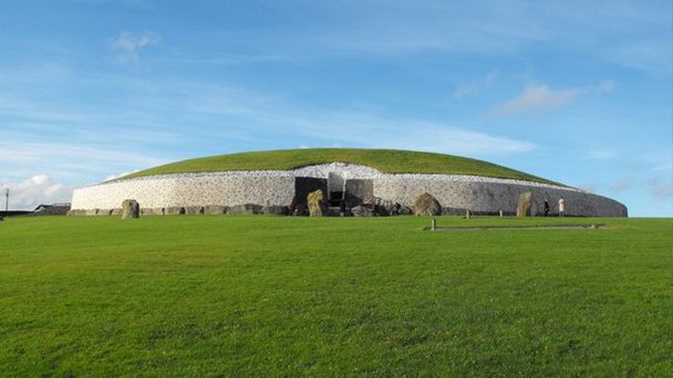 Курган Ньюгрейндж в Дублине