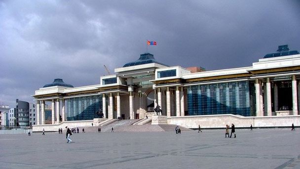 Площадь Сухэ-Батор в Улан-Баторе Площадь Сухэ-Батор в Улан-Баторе