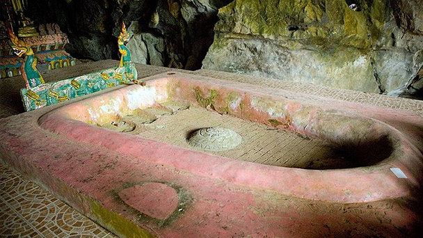 Пещера Тэм Санг в Вангвьенге