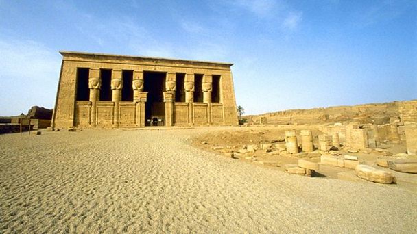 Храм Хатхор в Дендере в Луксоре