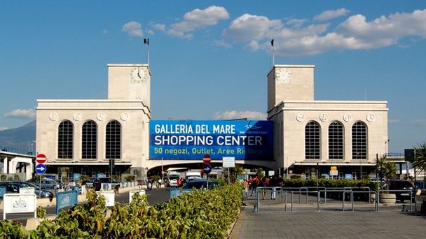 Морской вокзал Неаполя в Неаполе Морской вокзал Неаполя в Неаполе