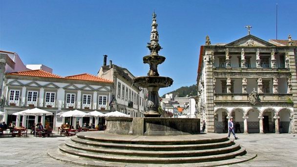 Площадь Республики в Виана-ду-Каштелу Площадь Республики в Виана-ду-Каштелу
