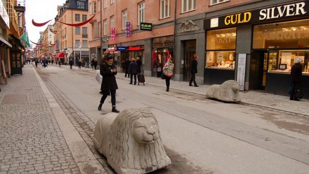 Улица Королевы Дроттнинггатан в Стокгольме