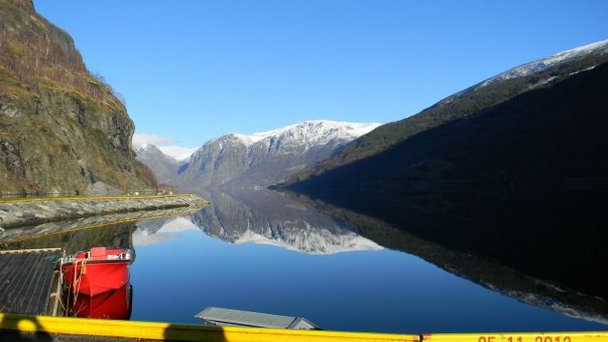 Аурландс-фьорд в Регионе Фьордов