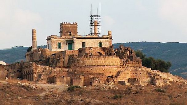 Капитолий в Удне в Тунисе Капитолий в Удне в Тунисе