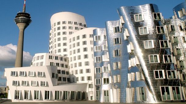 Медиенхафен в Дюссельдорфе