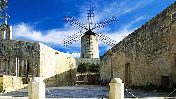 Ветряная мельница Шаролла в Валетте Ветряная мельница Шаролла в Валетте