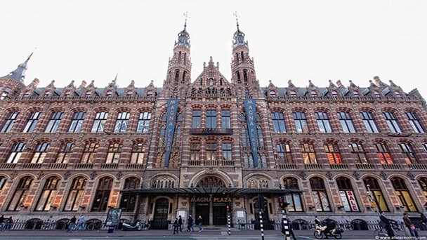 Торговый центр Magna Plaza в Амстердаме
