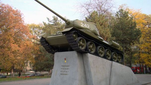 Памятник Генералу Пушкину в Днепропетровске