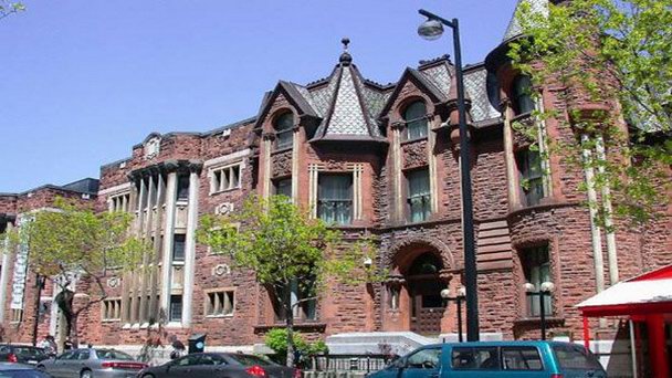 Улица Бишоп в Монреале