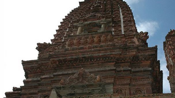 Терракотовый храм Тысячи Будд Махабуддха в Патане