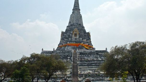 Храм Wat Phu Khao Thong в Айютайи