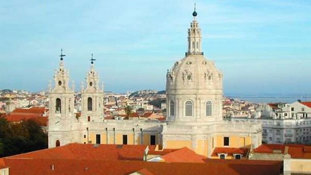 Базилика-да-Эштрела в Лиссабоне Базилика-да-Эштрела в Лиссабоне