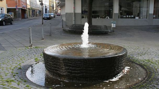 Фонтан Brunnen am Parkhaus Mauer в Баварии