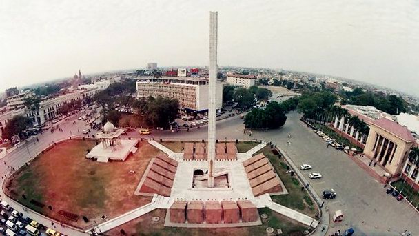 Обелиск Islamic Summit Minar в Лахоре Обелиск Islamic Summit Minar в Лахоре