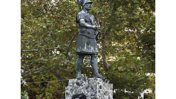 Памятник Фемистоклу в Пирее