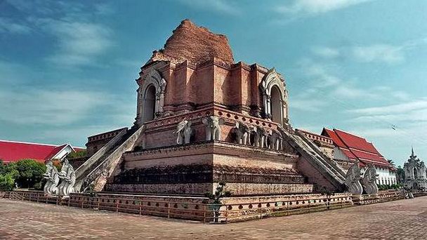 Храм Чеди Луанг в Чианг Маи