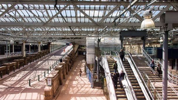 Вокзал Уэверли в Шотландии