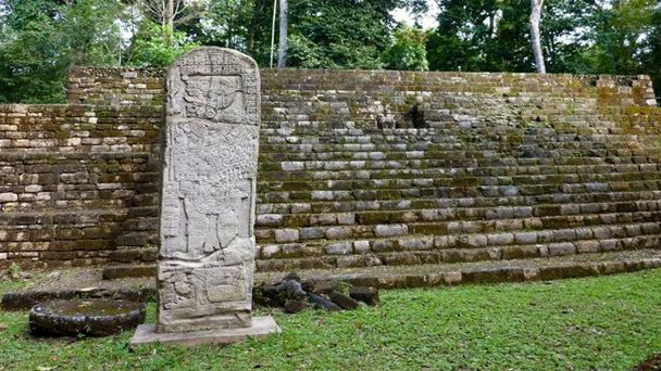 Археологический центр майя Агуатека в Антигуа-Гуатемале