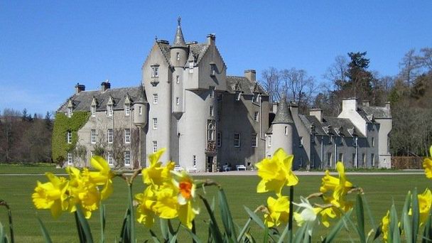 Замок Баллиндалох в Шотландии