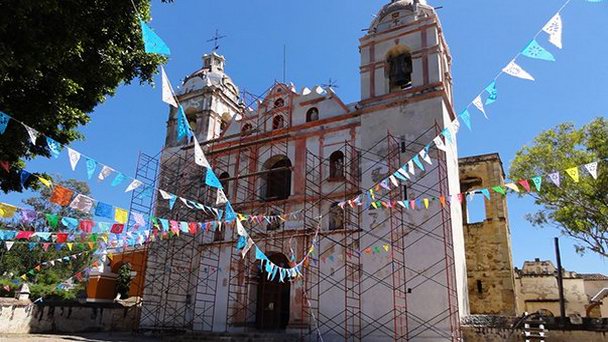 Церковь в городе Тлакочауайя в Оахаке