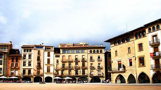 Центральная площадь Вика в Барселоне