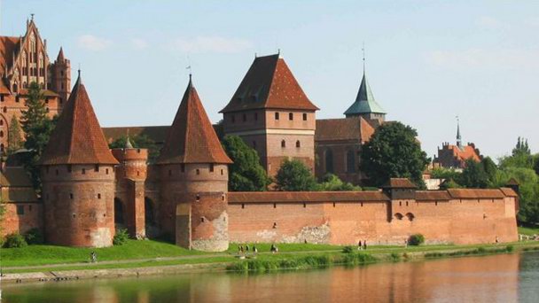 Замок Мариенбург в Тройгороде