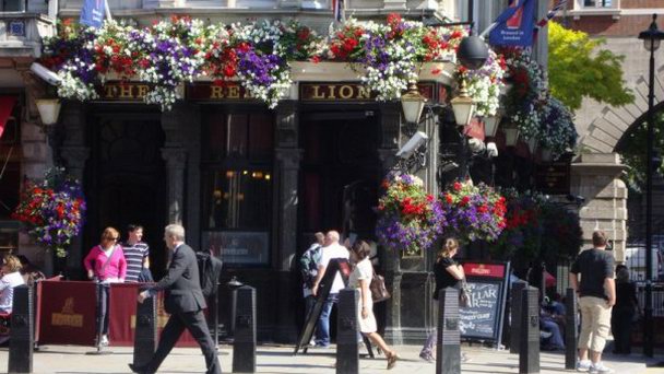 Паб Red Lion в Лондоне