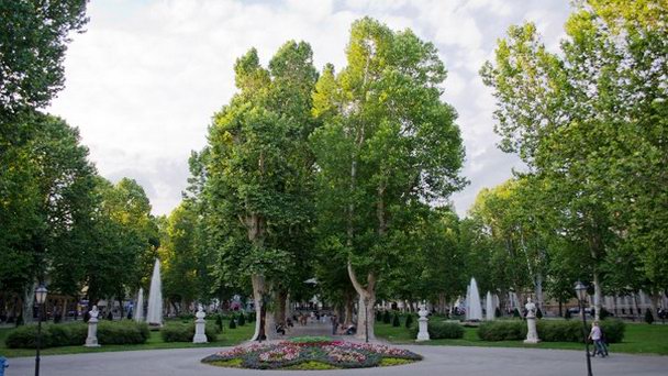 Площадь Николы Шубича Зринского Зриневац в Загребе