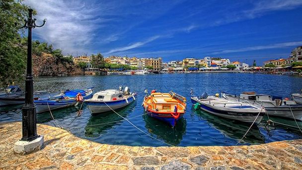 Набережная Агиос Николаос на Острове Крит Набережная Агиос Николаос на Острове Крит