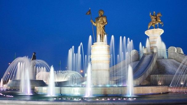 Фонтанный комплекс «Огузхан и сыновья» в Ашгабате Фонтанный комплекс «Огузхан и сыновья» в Ашгабате