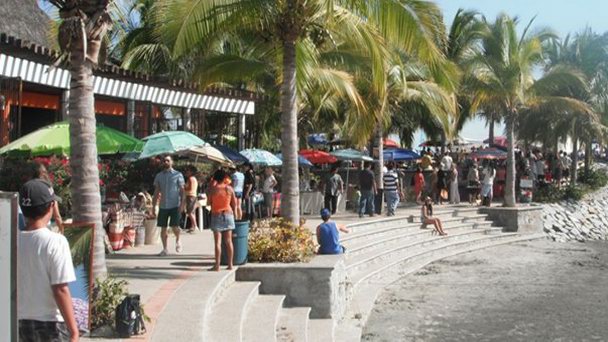Воскресный рынок в Ля-Крус де Уанакакстле в Наярите