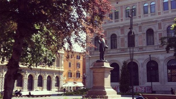 Площадь Мингетти в Эмилия Романии