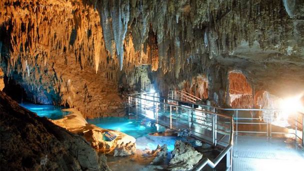 Сталактитовая пещера Гёкусендо на Окинаве